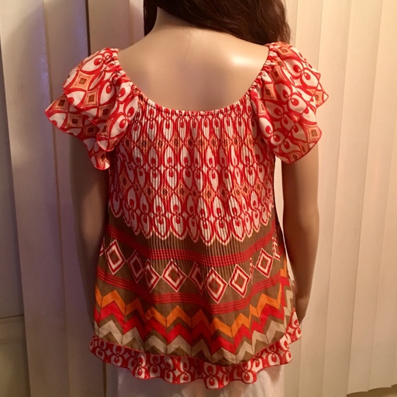 Geometric Ruffled Layered Top - Picture 3 of 3